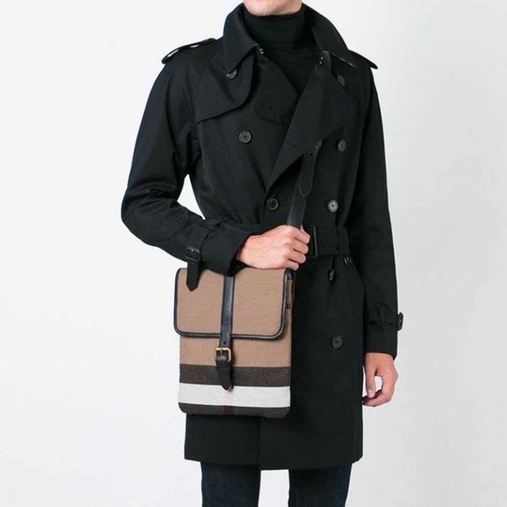 Authentic Burberry Flat Buckle Messenger / Crossbody bag House Check（Unisex）